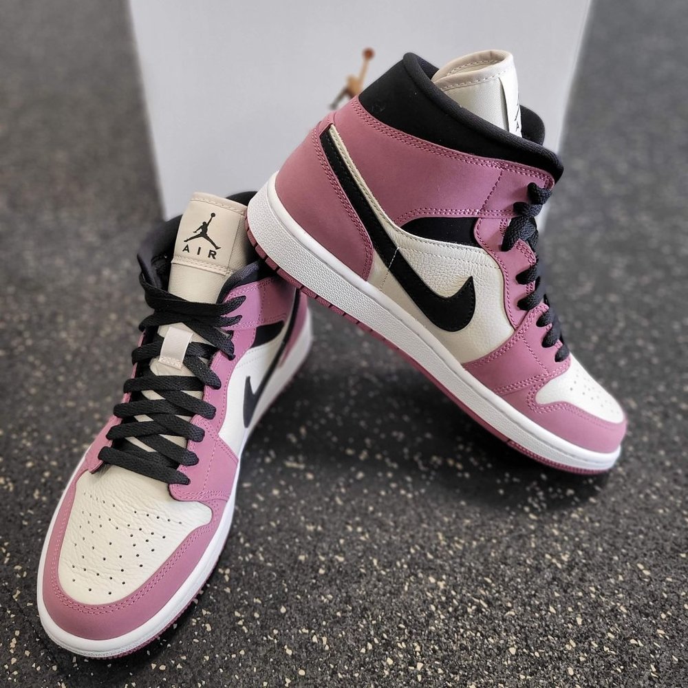 Nike Air Jordan 1 Mid Light Mulberry White Black Size 9W DC7267-500 - Picture 5 of 8
